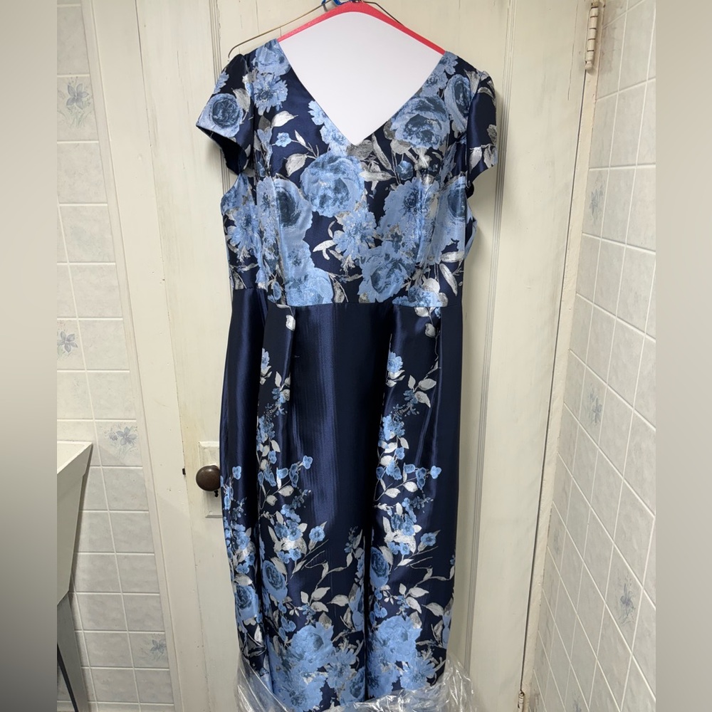 David’s Bridal Mother of the Bride Dress- Navy Floral A-Line Size 20w